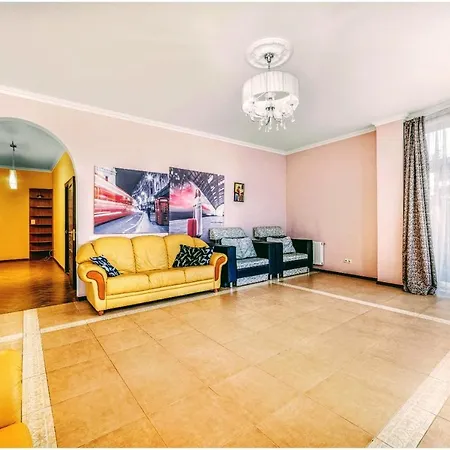 Big Centralbeach Apartment Odesa